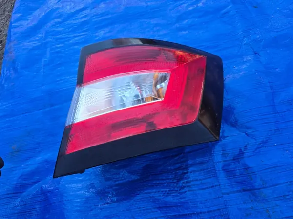 SKODA FABIA III COMBI LÁMPARA TRASERA DERECHA 6V9945096 image 3