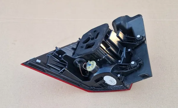 Lámpara trasera derecha VW TIGUAN 5NA945096C image 4