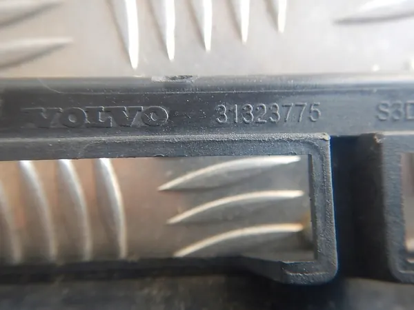 Griglia centrale anteriore VOLVO XC60 I OEM 31323775 image 3