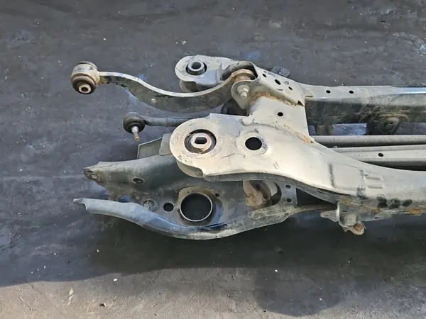 Viga traseira e braços de controlo OEM IMPRK1523960 Lexus CT image 3
