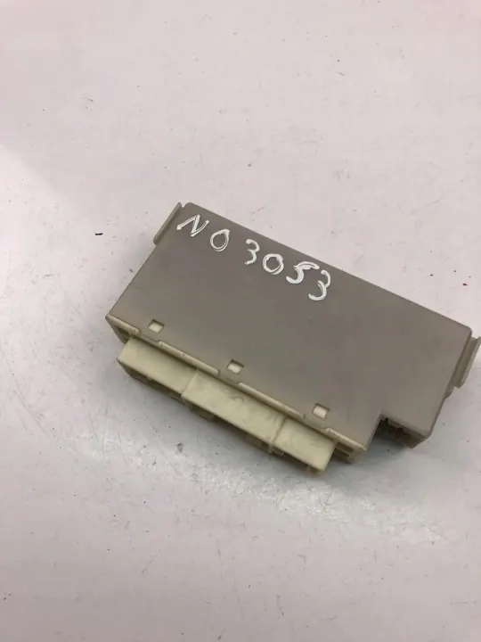 Relé Toyota OEM 8264112290 para Corolla 2015 image 2