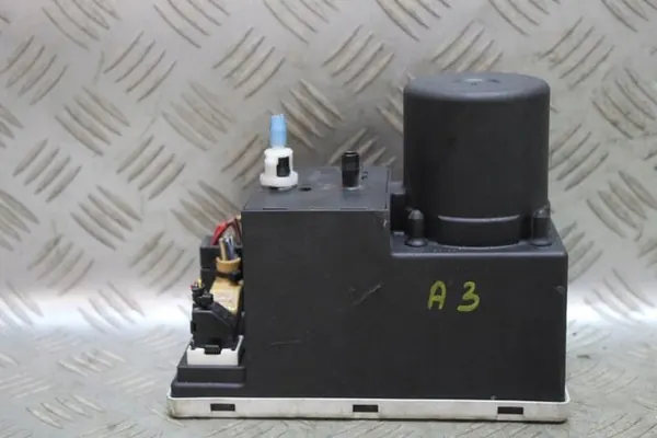 Centrallås pump Audi A3 8L 1996-2003 OEM 8L0862257L image 1