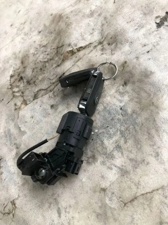 Sytytyskytkin OEM 963123380 Opel Grandland X:lle image 2