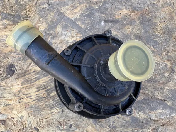 OEM 32238225 extra vattenpump för Volvo image 3