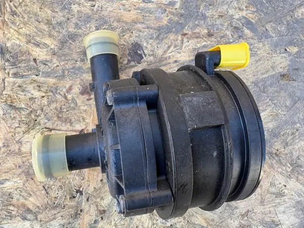 OEM 32238225 extra vattenpump för Volvo image 4
