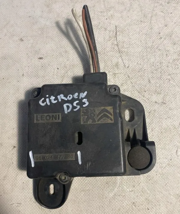 Voorste zekeringkast OEM 9802447780 Citroen C3 2 image 2