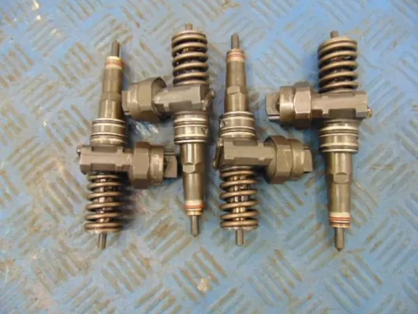 Inyector Diésel OEM 038130073F para VW Golf IV 1.9TDI image 2
