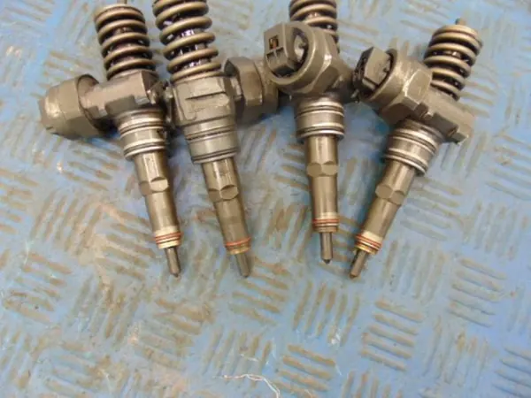 Inyector Diésel OEM 038130073F para VW Golf IV 1.9TDI image 5