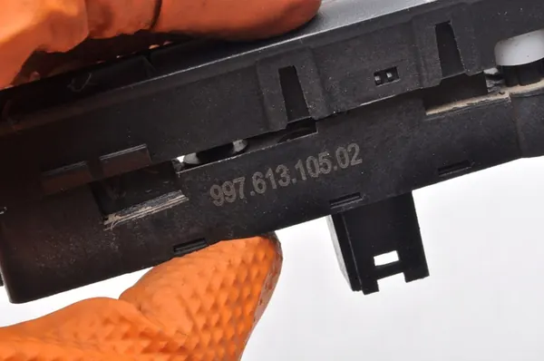 Kofferbakopening knop Porsche Boxster 987 OEM image 3