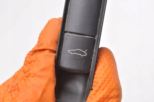 Kofferbakopening knop Porsche Boxster 987 OEM image 6