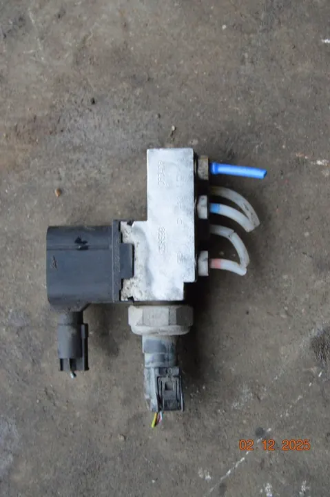 Bloco de válvula de suspensão pneumática Mercedes-Benz CLS C219 image 2