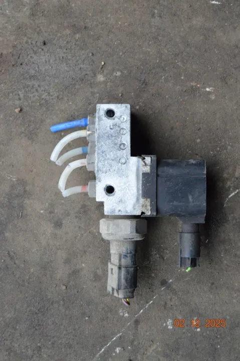 Bloco de válvula de suspensão pneumática Mercedes-Benz CLS C219 image 3