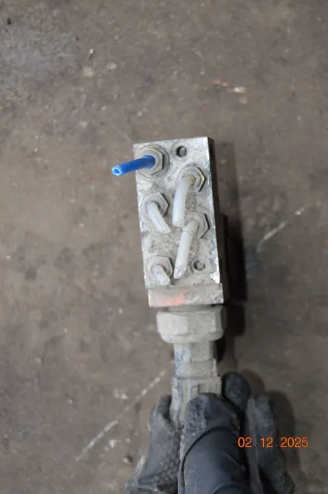 Bloco de válvula de suspensão pneumática Mercedes-Benz CLS C219 image 4