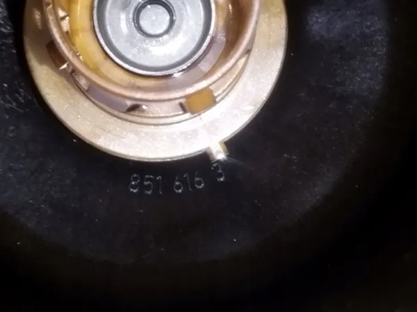 2006 Peugeot 607 Couvercle de filtre à huile 8516163 image 4