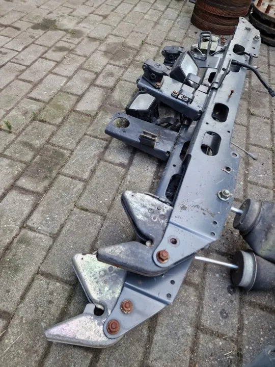 OEM 9303103358 Base Suspension Poutre Arrière Cabine image 4