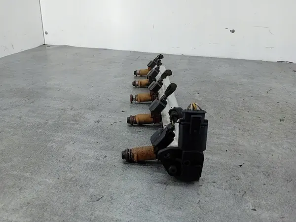 Brandstofrail Volvo V50 2.4 20V OEM 8699448 0261230109 image 3