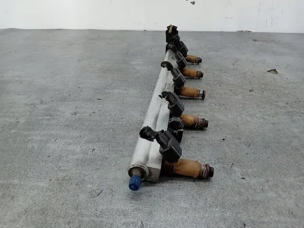 Brandstofrail Volvo V50 2.4 20V OEM 8699448 0261230109 image 4