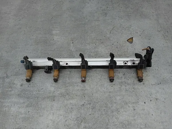 Brandstofrail Volvo V50 2.4 20V OEM 8699448 0261230109 image 5