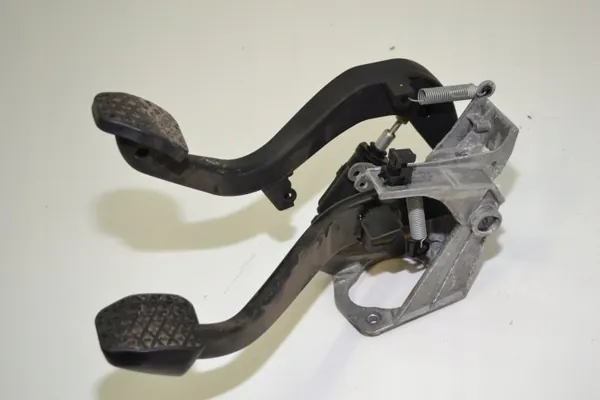 Kupplungs-Bremspedal OEM 6778977 BMW E87/E90/E91 image 2