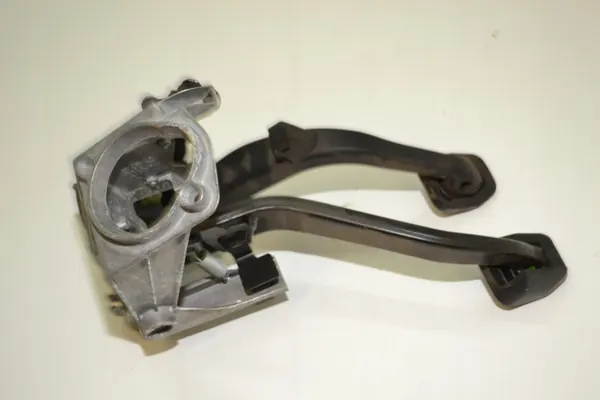 Kupplungs-Bremspedal OEM 6778977 BMW E87/E90/E91 image 4
