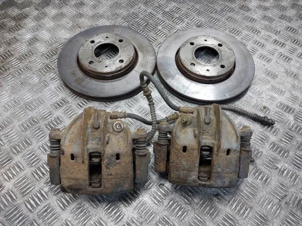 Gebrauchte Bremsscheiben + Beläge + Sattel Volvo V40 image 2