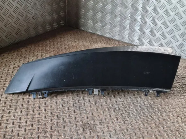 Moldura de pilar Cadillac Escalade OEM 15791311 - Usado image 2