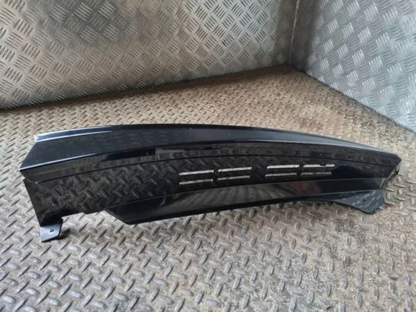 Moldura de pilar Cadillac Escalade OEM 15791311 - Usado image 5