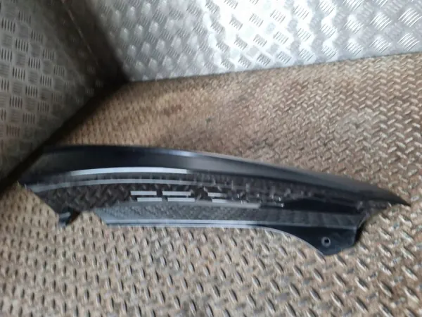 Moldura de pilar Cadillac Escalade OEM 15791311 - Usado image 6