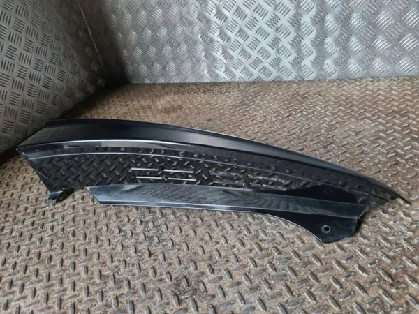 Moldura de pilar Cadillac Escalade OEM 15791311 - Usado image 7