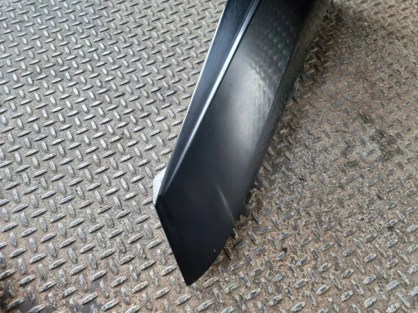 Moldura de pilar Cadillac Escalade OEM 15791311 - Usado image 8