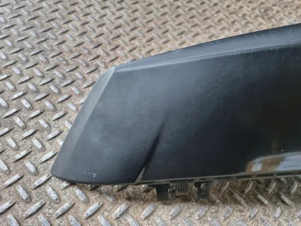 Moldura de pilar Cadillac Escalade OEM 15791311 - Usado image 9