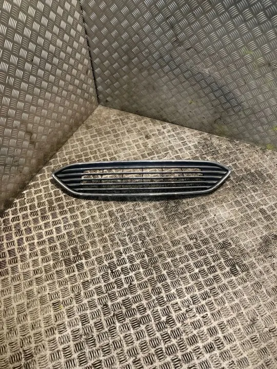 Ford Focus Ventilationsgallret OEM F1EB8200CA - Begagnad image 2