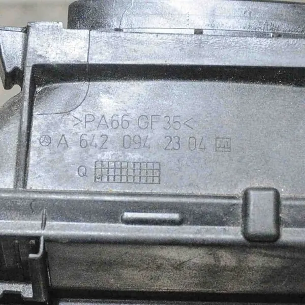 Mercedes-Benz GLE (W166 - C292) Ilmansuodattimen kotelo image 5