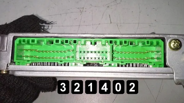 Mazda ECU AM-321402 1997 323p B32B18881A image 3