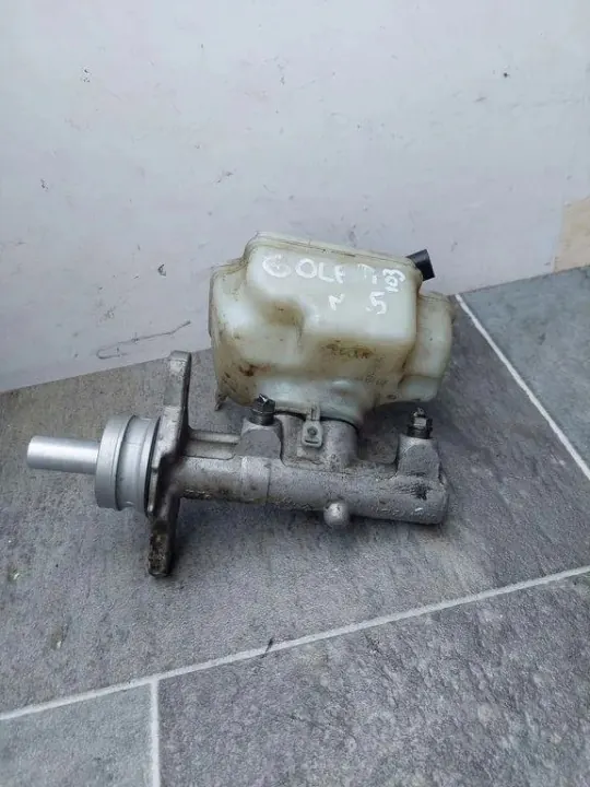 Begagnad VW Bromscylinder OEM 1K1614301C 2.0L Diesel image 4