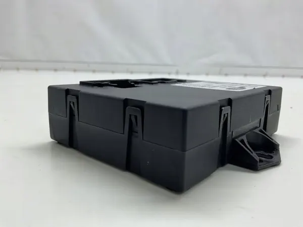 Módulo de porta-malas Land Rover Discovery 5 OEM HY3214B673AD image 3