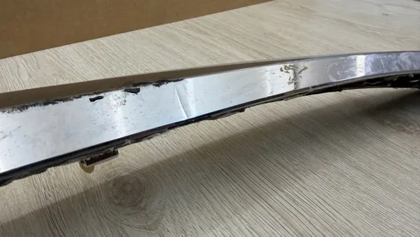 OEM K136/17T Moldura Cromada para Portón Peugeot 4008 image 3
