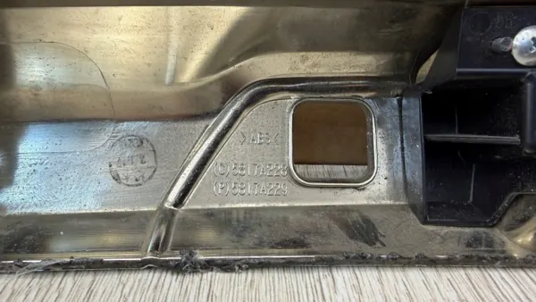 OEM K136/17T Moldura Cromada para Portón Peugeot 4008 image 5