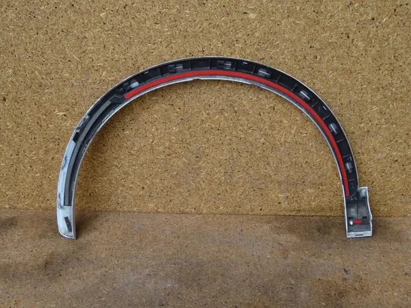 Q3 8U Oikea Etulokasuoja LS9R 2014-2018 OEM image 4