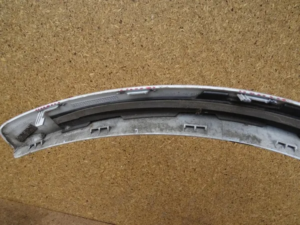 Q3 8U Oikea Etulokasuoja LS9R 2014-2018 OEM image 5