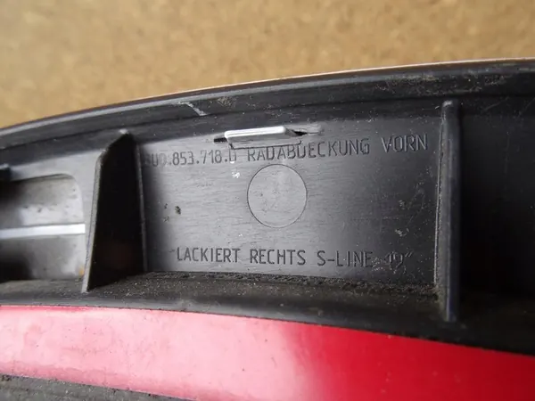 Q3 8U Oikea Etulokasuoja LS9R 2014-2018 OEM image 6