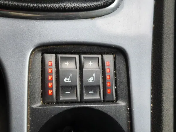Ford Mondeo MK4 2.0 TDCI Zetelverwarmingsschakelaar OEM image 2