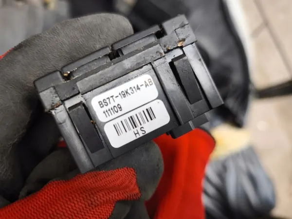 Ford Mondeo MK4 2.0 TDCI Zetelverwarmingsschakelaar OEM image 3