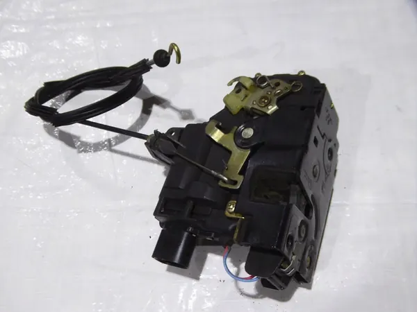 Höger Framdörrslås VW Lupo Seat Arosa 8 Stift image 3