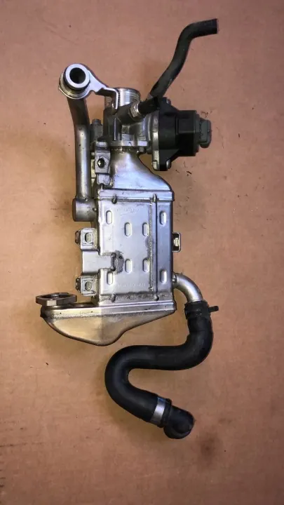 Refrigerador de escape Mercedes OEM A6541402801 - Usado image 3