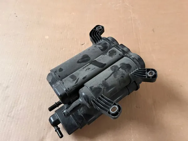 BMW 7475674 Aktivkohlefilterbehälter image 3