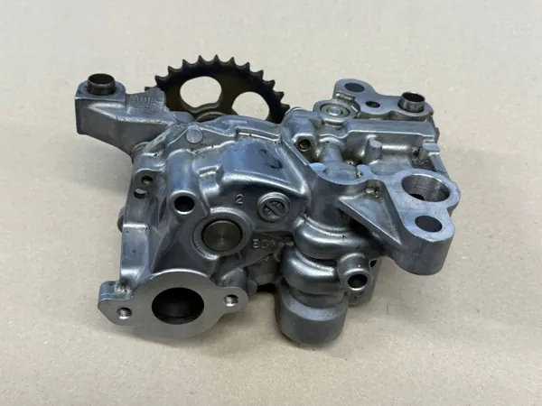 Pompe à huile Mazda CX-5 2.0B Skyactiv PE0114100 OEM image 4