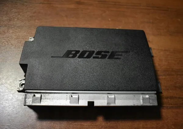 Amplificateur Bose OEM 971035223H/E 55 pour Porsche Panamera image 2