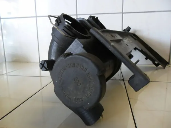 BMW 3 E46 2003 1.8 B Ausgleichsbehälter Montageplatte OEM 1436250 image 2