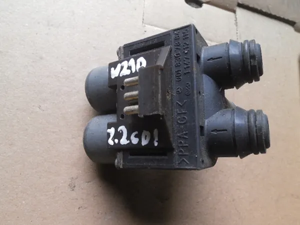 Vanne de chauffage d'eau Mercedes W210 image 1